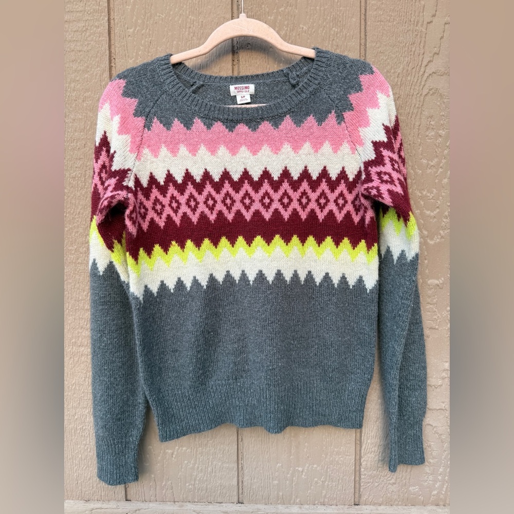 Mossimo Supply Co. Gray Crewneck Sweater with Pink, Burgundy & Yellow Fair Isle